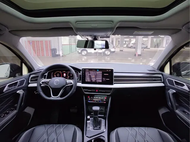 Volkswagen Tiguan L — Фото автомобиля 10