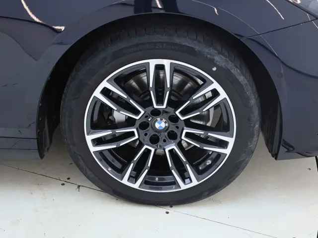 BMW 5 Series — Фото автомобиля 9
