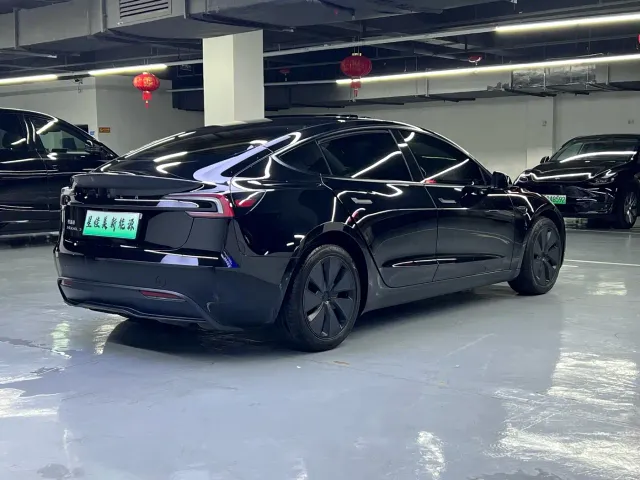Tesla Model 3 — Фото автомобиля 14