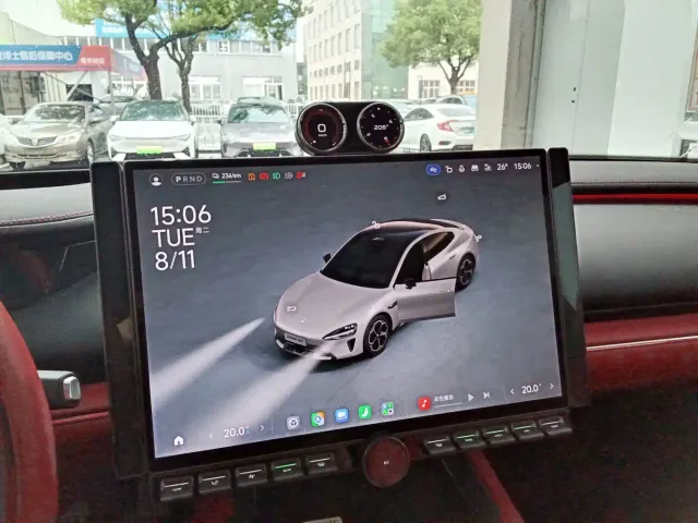 Xiaomi SU7 — Фото автомобиля 6