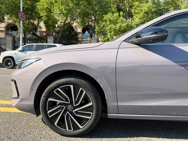 Volkswagen Lavida — Фото автомобиля 9