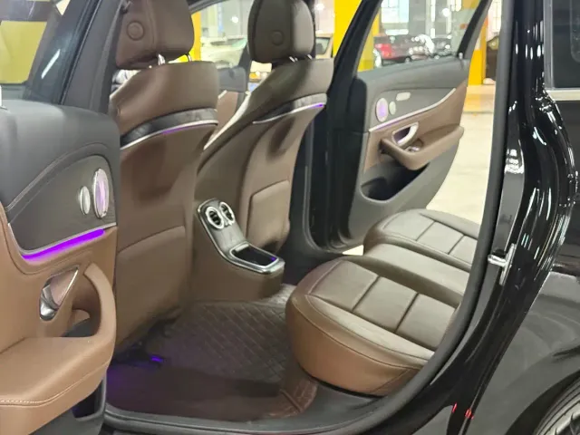Mercedes-Benz E-Class — Фото автомобиля 7
