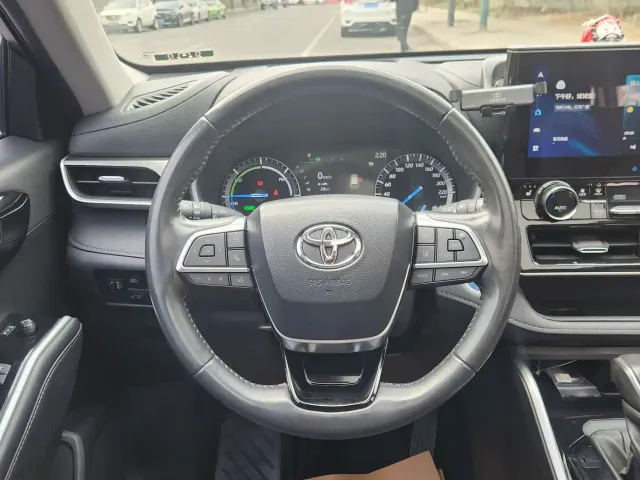 Toyota Highlander — Фото автомобиля 18