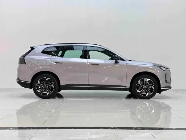 Volvo XC70 Plug-in Hybrid — Фото автомобиля 4