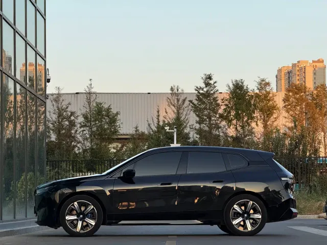 BMW BMW iX 2022 xDrive40 — Фото автомобиля 2