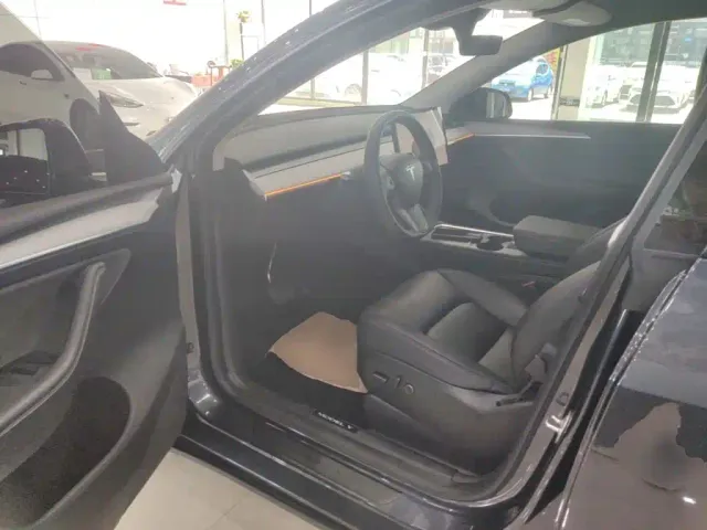 Tesla Model Y — Фото автомобиля 15