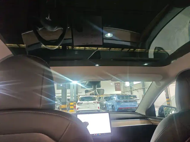Tesla Model Y — Фото автомобиля 17