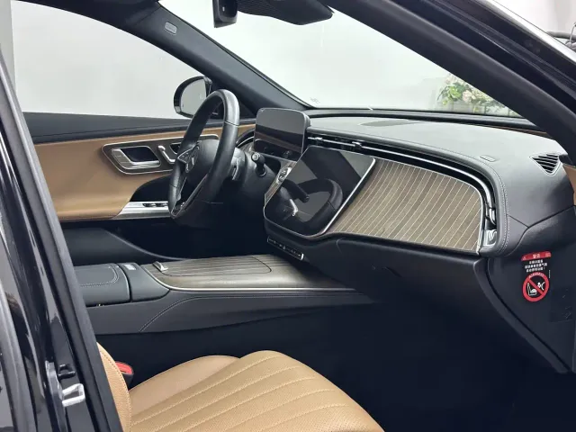 Mercedes-Benz E-Class — Фото автомобиля 16