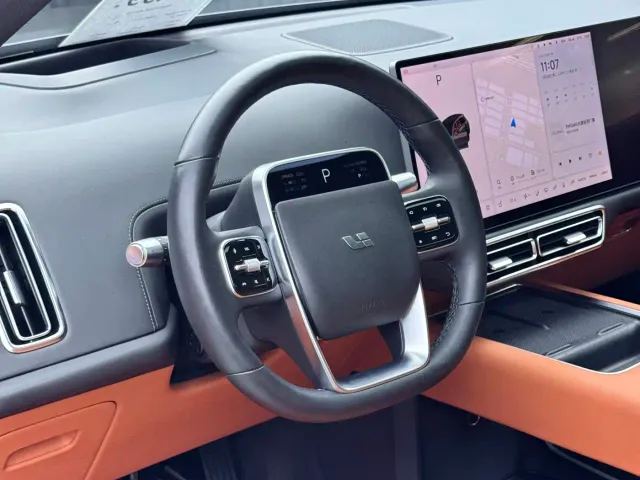 Li Auto L8 — Фото автомобиля 8