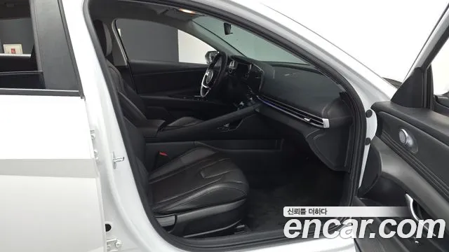 Hyundai Avante CN7 — Фото автомобиля 11