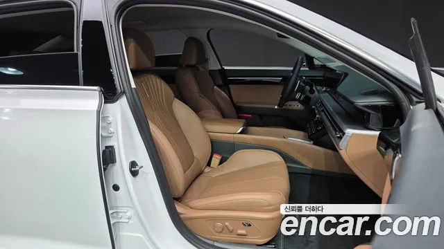 Hyundai Grandeur Grandeur (GN7) 2.5 Бензин 2WD — Фото автомобиля 25