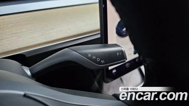 Tesla Model 3 — Фото автомобиля 12