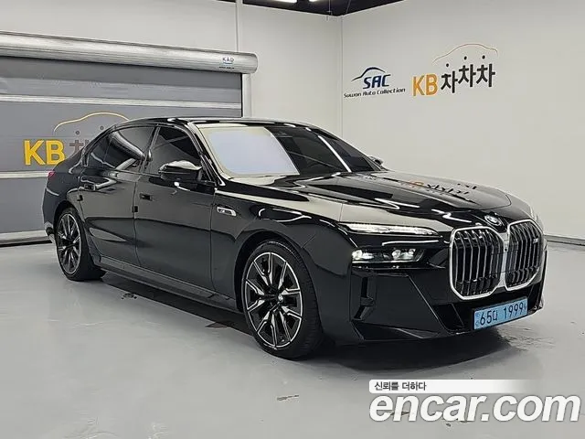 BMW i7 G70 — Фото автомобиля 4