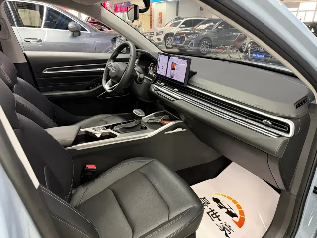 Geely Emgrand — Фото автомобиля 15