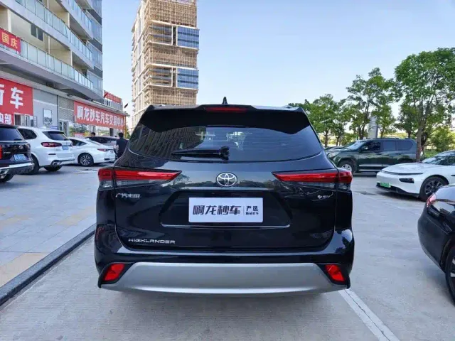 Toyota Highlander — Фото автомобиля 4