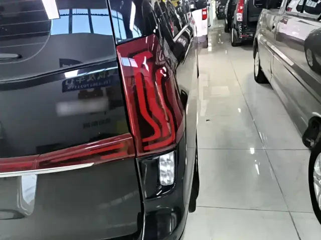 Forthing Fengxing M7 — Фото автомобиля 7