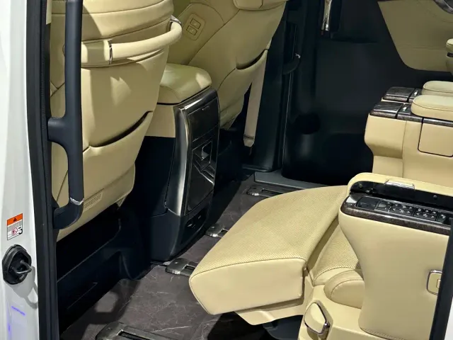 Toyota Alphard — Фото автомобиля 20