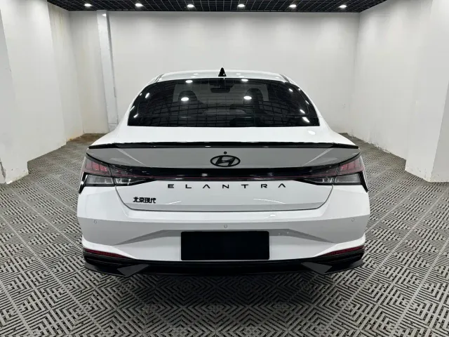 Hyundai Elantra — Фото автомобиля 8