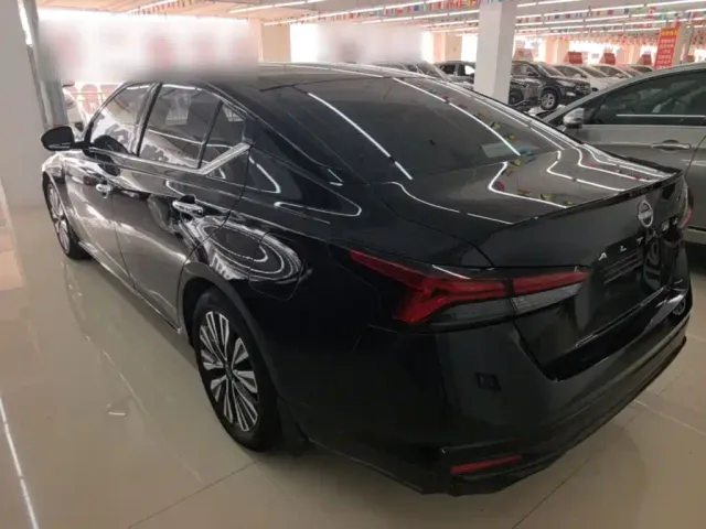 Nissan Teana — Фото автомобиля 4