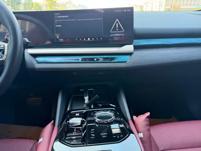 BMW 5 Series — Фото автомобиля 11