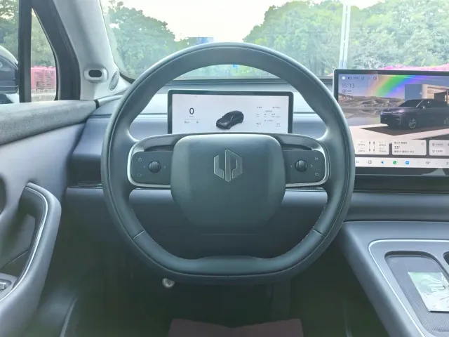 Leapmotor C10 — Фото автомобиля 8