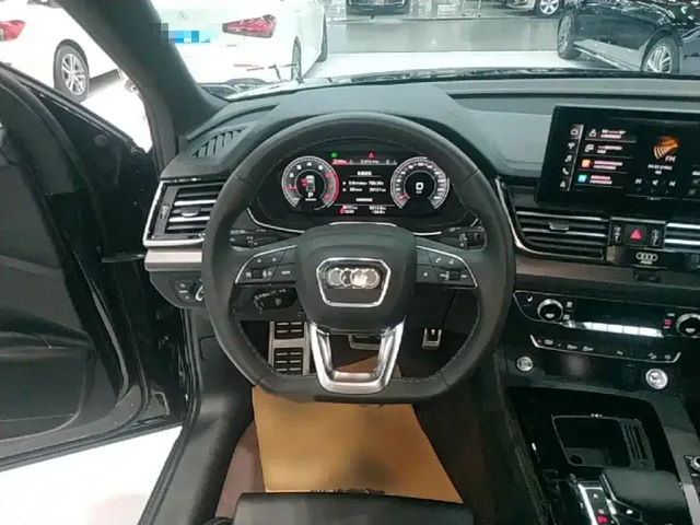 Audi Q5L — Фото автомобиля 10