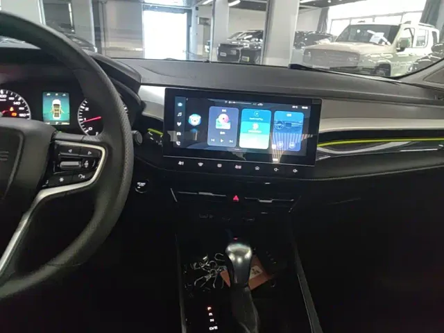 Roewe i5 — Фото автомобиля 12