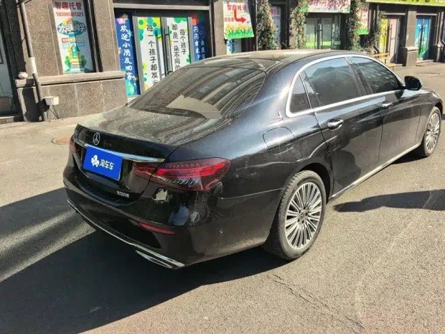 Mercedes-Benz E-Class — Фото автомобиля 3