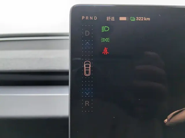 Tesla Model 3 — Фото автомобиля 13