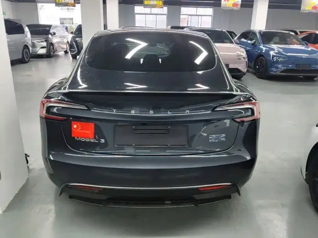 Tesla Model 3 — Фото автомобиля 5