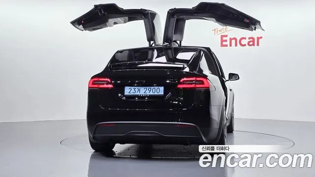 Tesla Model X — Фото автомобиля 4
