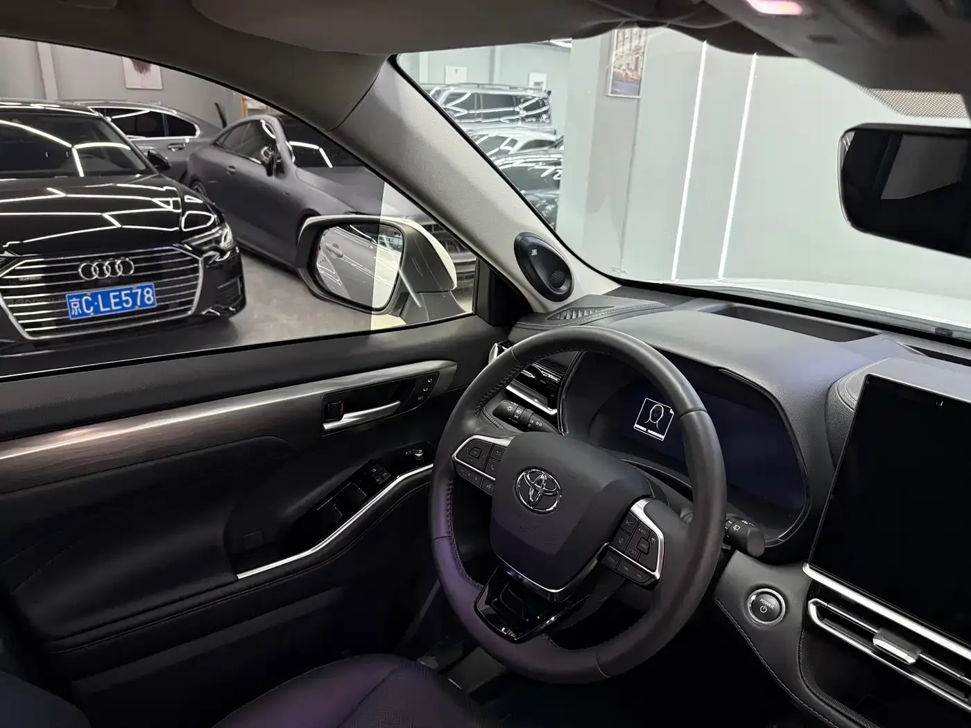 Toyota Highlander 2026 2.5L Smart Hybrid 4WD Ultimate 7-Seater — Фото автомобиля 9