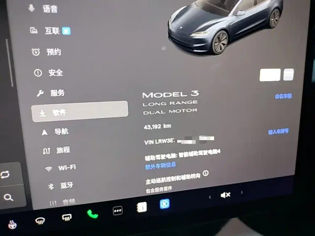 Tesla Model 3 — Фото автомобиля 11