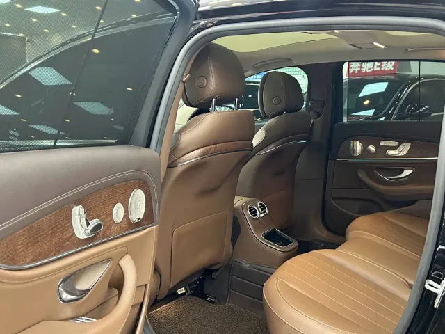 Mercedes-Benz E-Class — Фото автомобиля 9