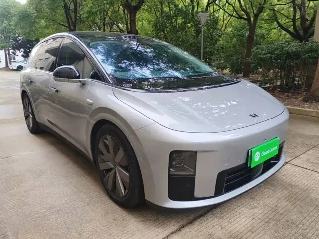 Li Auto i8 — Фото автомобиля 3