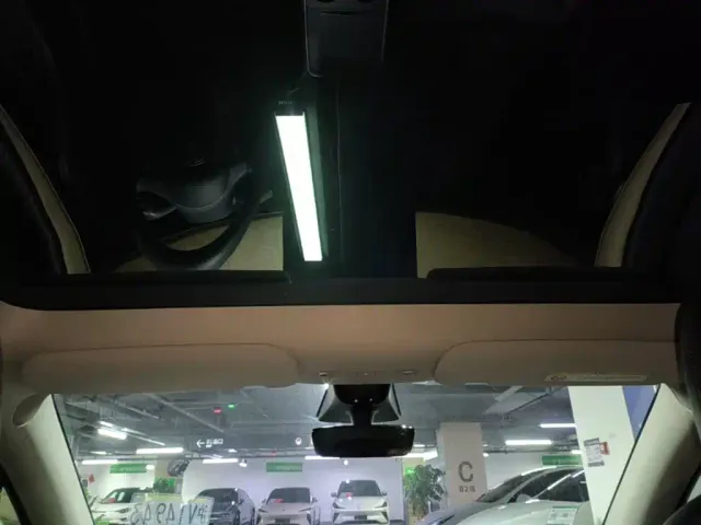 Tesla Model Y — Фото автомобиля 17
