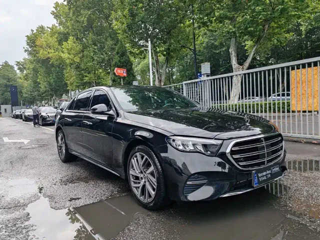 Mercedes-Benz E-Class — Фото автомобиля 2