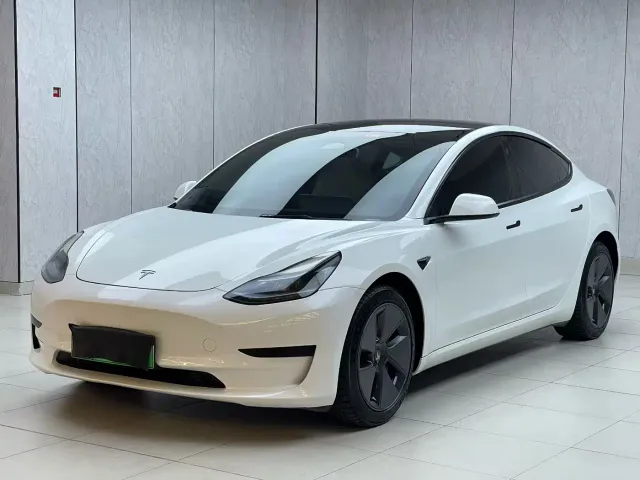 Фотография автомобиля — Tesla Model 3