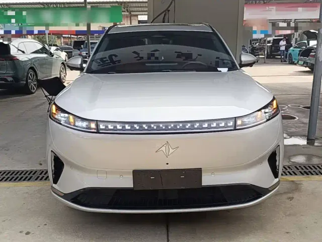 Dongfeng Yipai eπ008 2024 210Max Range Extender 6-Seater — Фото автомобиля 2
