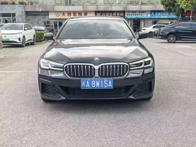 BMW 5 Series — Фото автомобиля 3