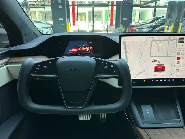 Tesla Model X — Фото автомобиля 14