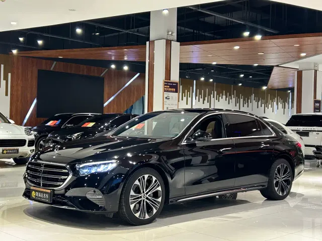 Фотография автомобиля — Mercedes-Benz E-Class