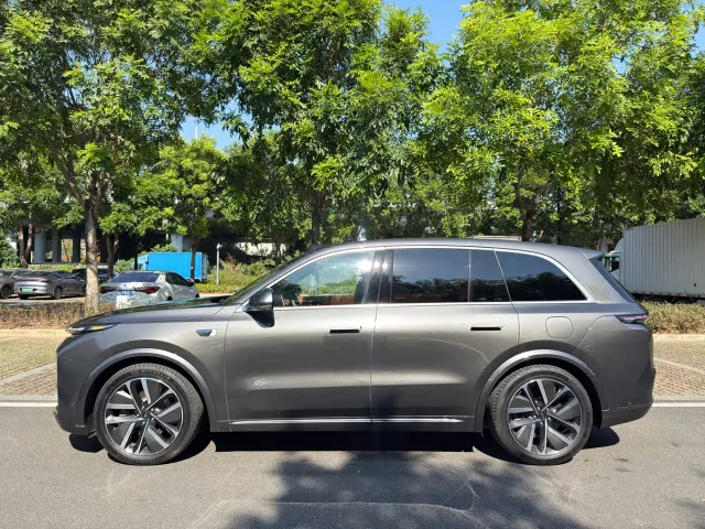 Li Auto L8 — Фото автомобиля 5