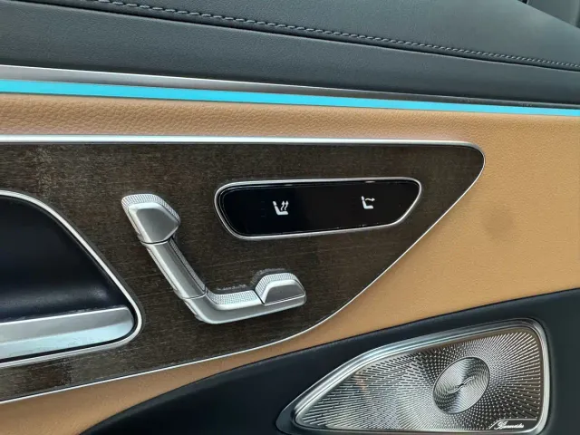 Mercedes-Benz E-Class — Фото автомобиля 11