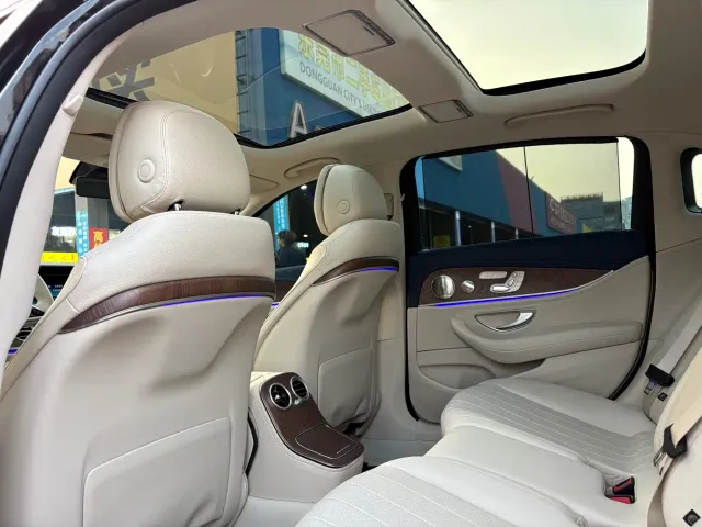 Mercedes-Benz E-Class — Фото автомобиля 14