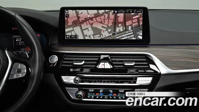 BMW 5-Series 5 серия (G30) 530i xDrive Luxury — Фото автомобиля 14