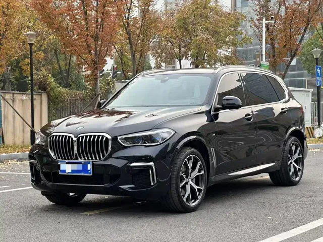 Фотография автомобиля — BMW X5