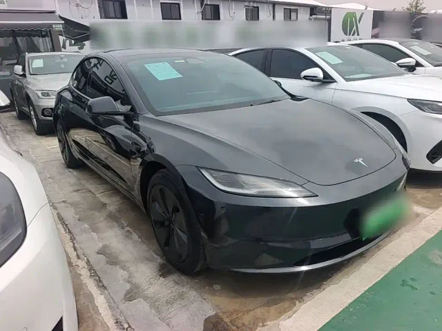 Tesla Model 3 — Фото автомобиля 3