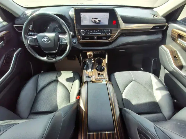 Toyota Highlander — Фото автомобиля 4