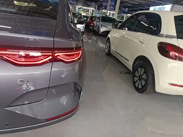 BYD Qin L — Фото автомобиля 23